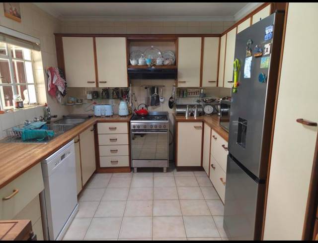 2 BEDROOM TOWNHOUSE FOR SALE IN BRYANSTON